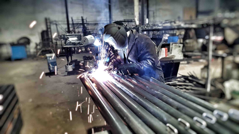 Какие материалы используют при изготовлении уличного спортивного оборудования в Ярославле?